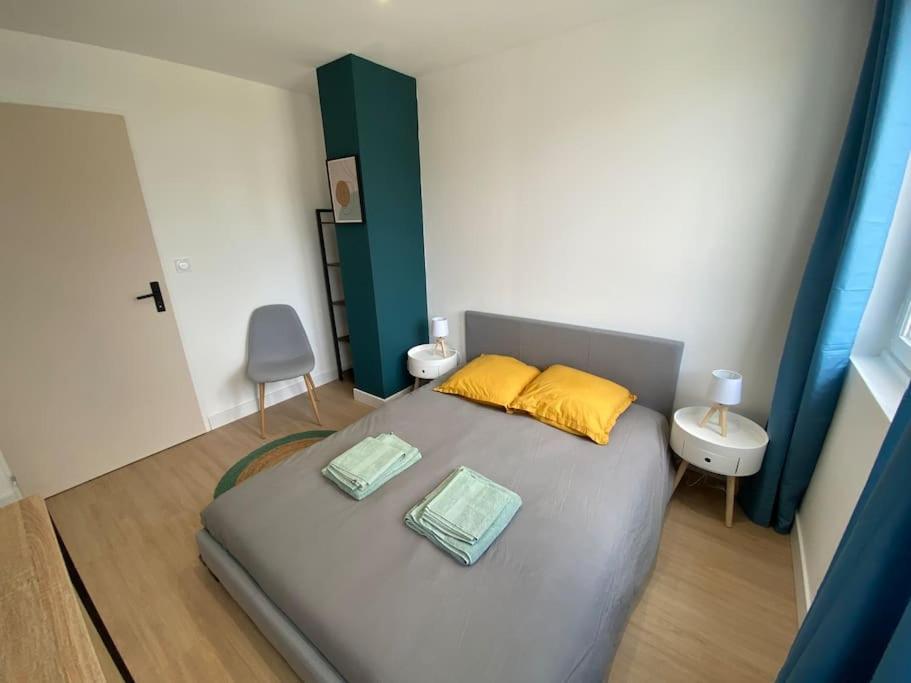 Appartement Familial, 2 Chambres, En Rdc Sur Cour Saint-Florentin  Extérieur photo
