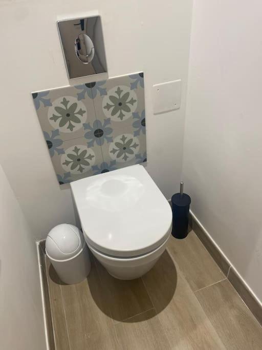 Appartement Familial, 2 Chambres, En Rdc Sur Cour Saint-Florentin  Extérieur photo